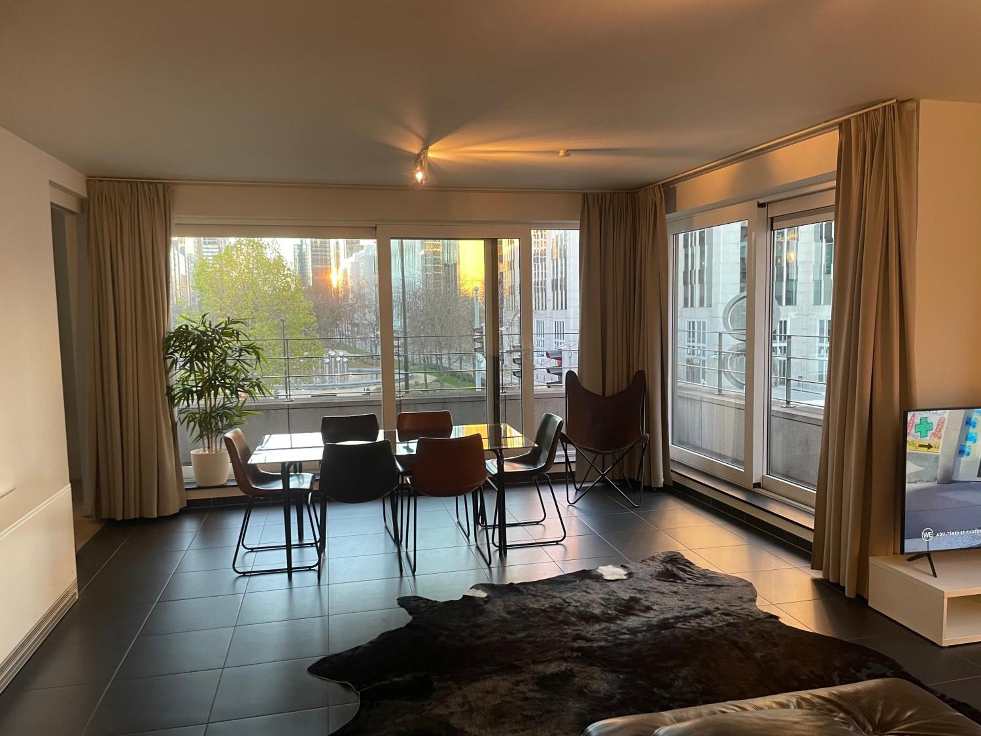 Apartment In Heart Of With Balcony View